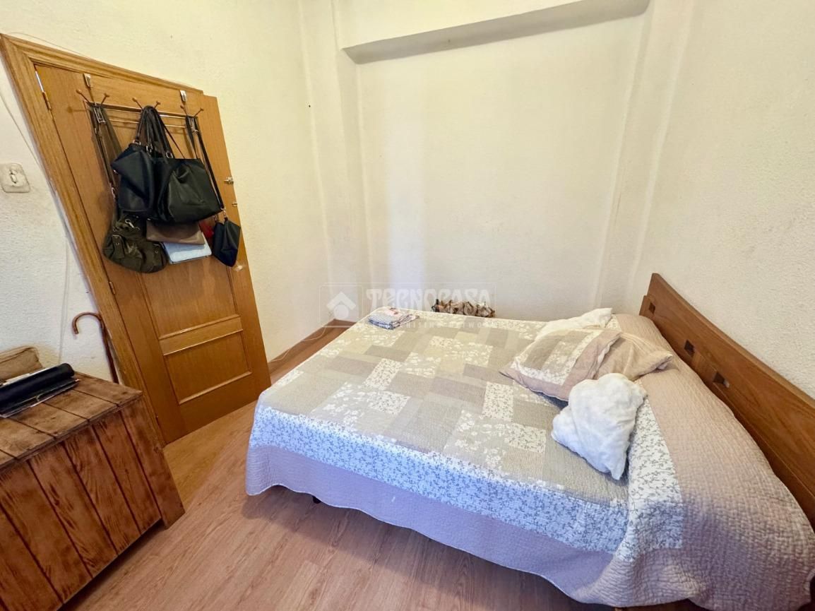 Dormitori de Casa adosada en venda en Paterna amb Aire condicionat i Jardí privat