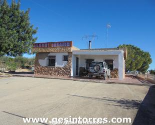 Vista exterior de Casa o xalet en venda en Chiva amb Terrassa i Piscina