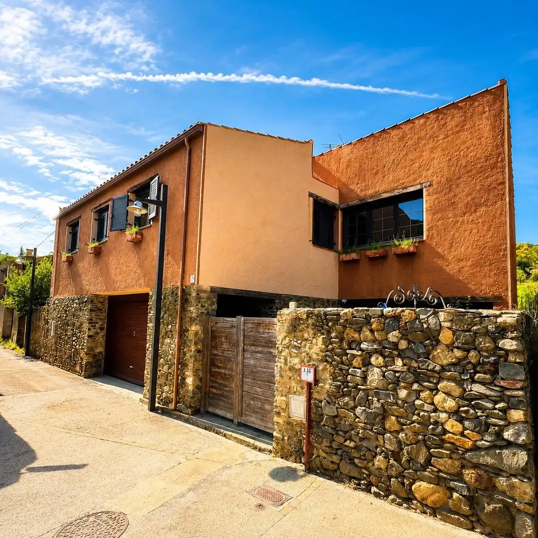 Vista exterior de Casa o xalet en venda en Llançà amb Aire condicionat, Calefacció i Jardí privat
