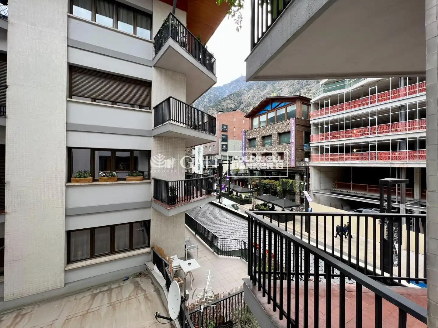 Vista exterior de Piso en venta en Andorra la Vella con Calefacción, Parquet y Terraza