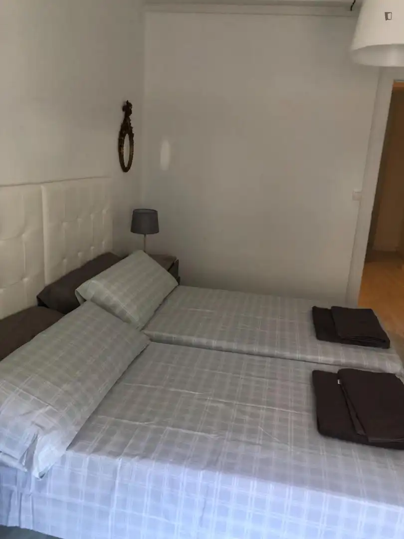 Schlafzimmer von Wohnungen zur Miete in Valencia mit Möbliert, Ofen und Waschmaschine