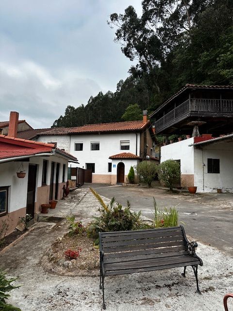 Vista exterior de Casa adosada en venda en Pravia amb Calefacció, Jardí privat i Terrassa