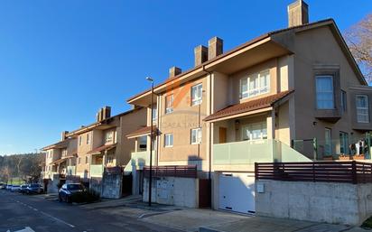 Vista exterior de Casa o xalet en venda en Santiago de Compostela  amb Terrassa