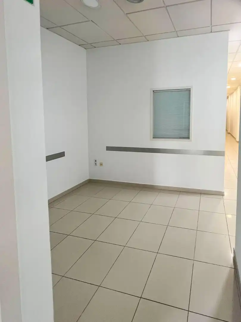 Local comercial de lloguer a Núcleo urbano, imagen 4