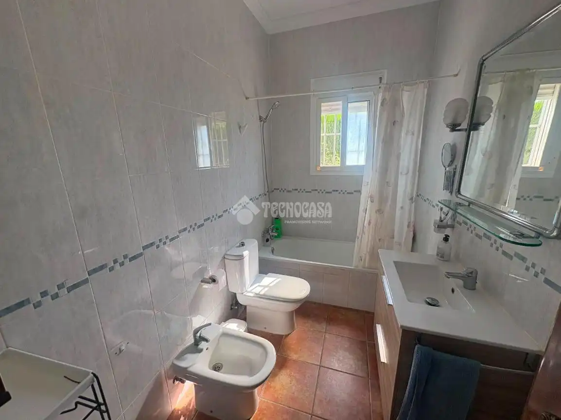 Baño de Casa o chalet en venta en Espartinas con Aire acondicionado, Calefacción y Jardín privado