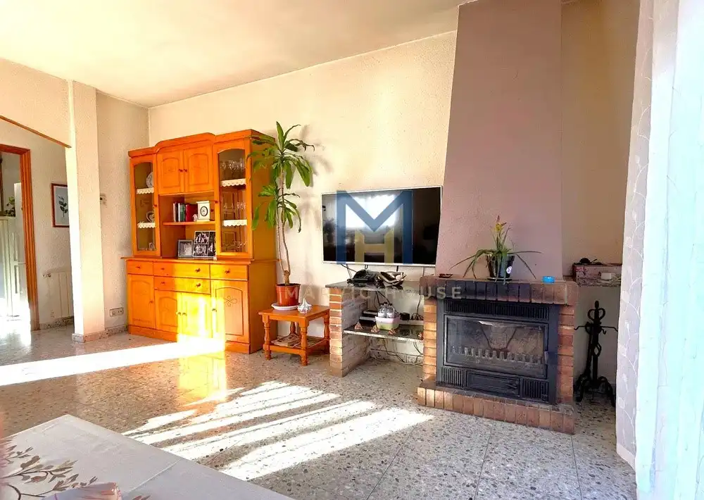 Sala d'estar de Casa o xalet en venda en Maçanet de la Selva amb Aire condicionat, Calefacció i Jardí privat