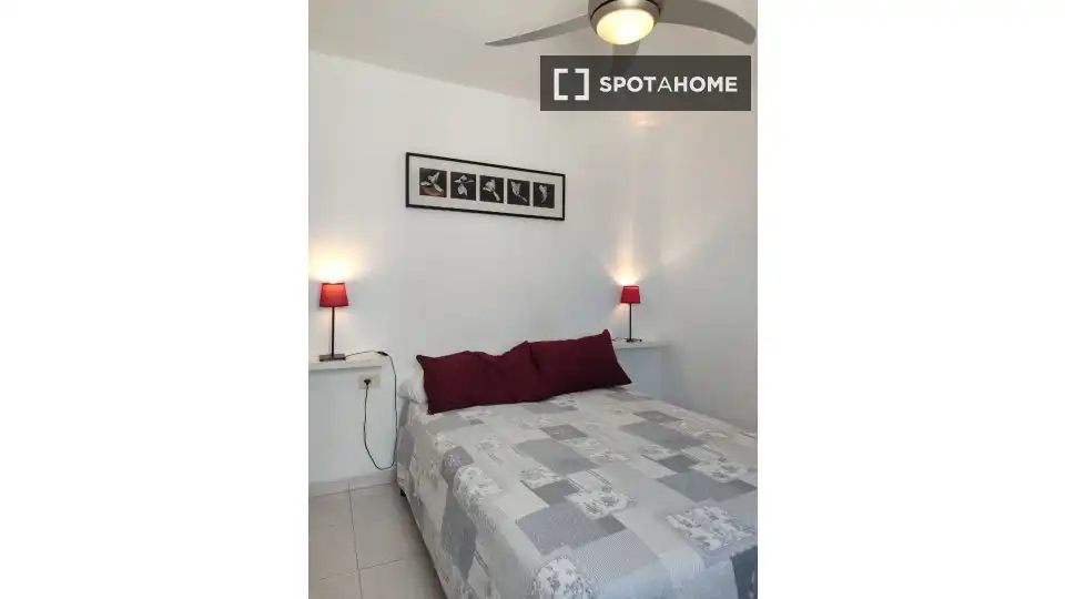 Dormitori de Apartament per a compartir en Arona amb Aire condicionat, Terrassa i Moblat
