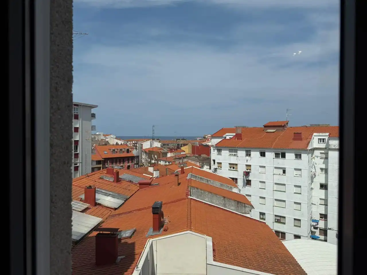 Vista exterior de Piso en venta en Castro-Urdiales con Calefacción, Parquet y Balcón