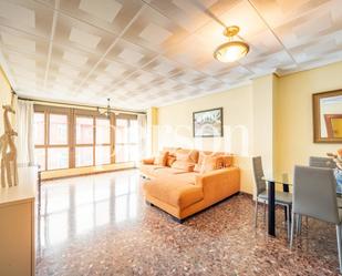Sala d'estar de Pis de lloguer en Xirivella amb Aire condicionat i Balcó