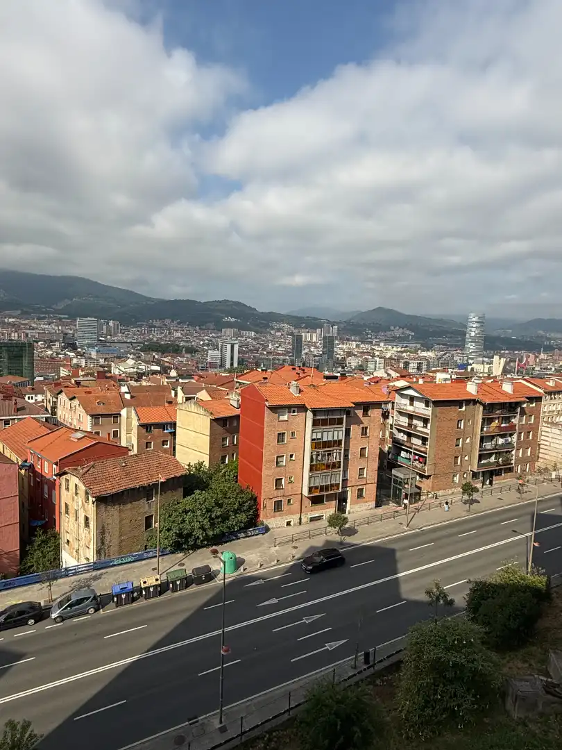 Vista exterior de Pis en venda en Bilbao  amb Calefacció, Moblat i Rentadora