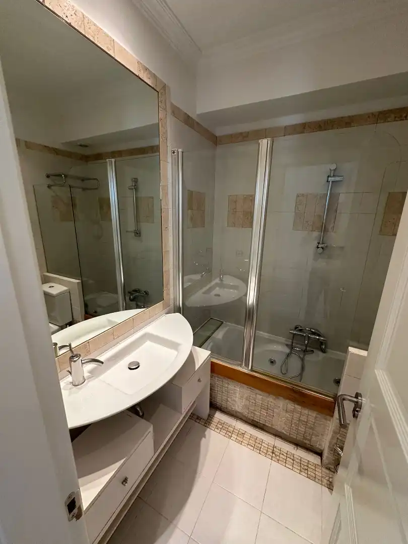 Bathroom of Flat for rent in Madrid  with Air Conditioner, Heating and Parquet flooring