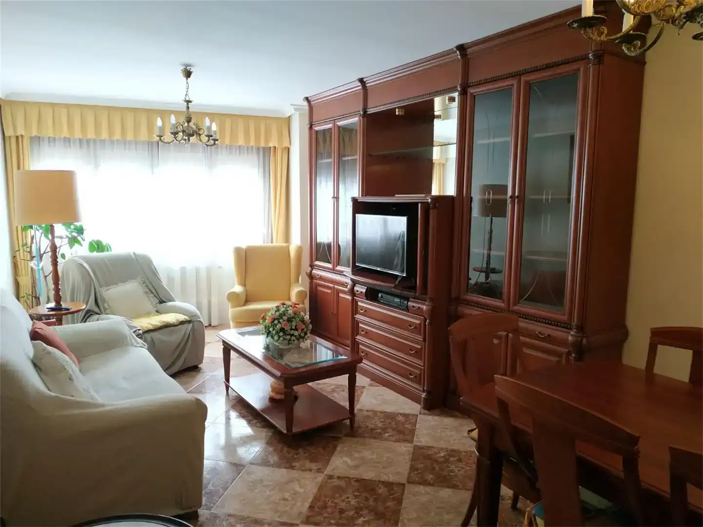 Sala de estar de Casa adosada en venta en Calanda con Amueblado y Balcón