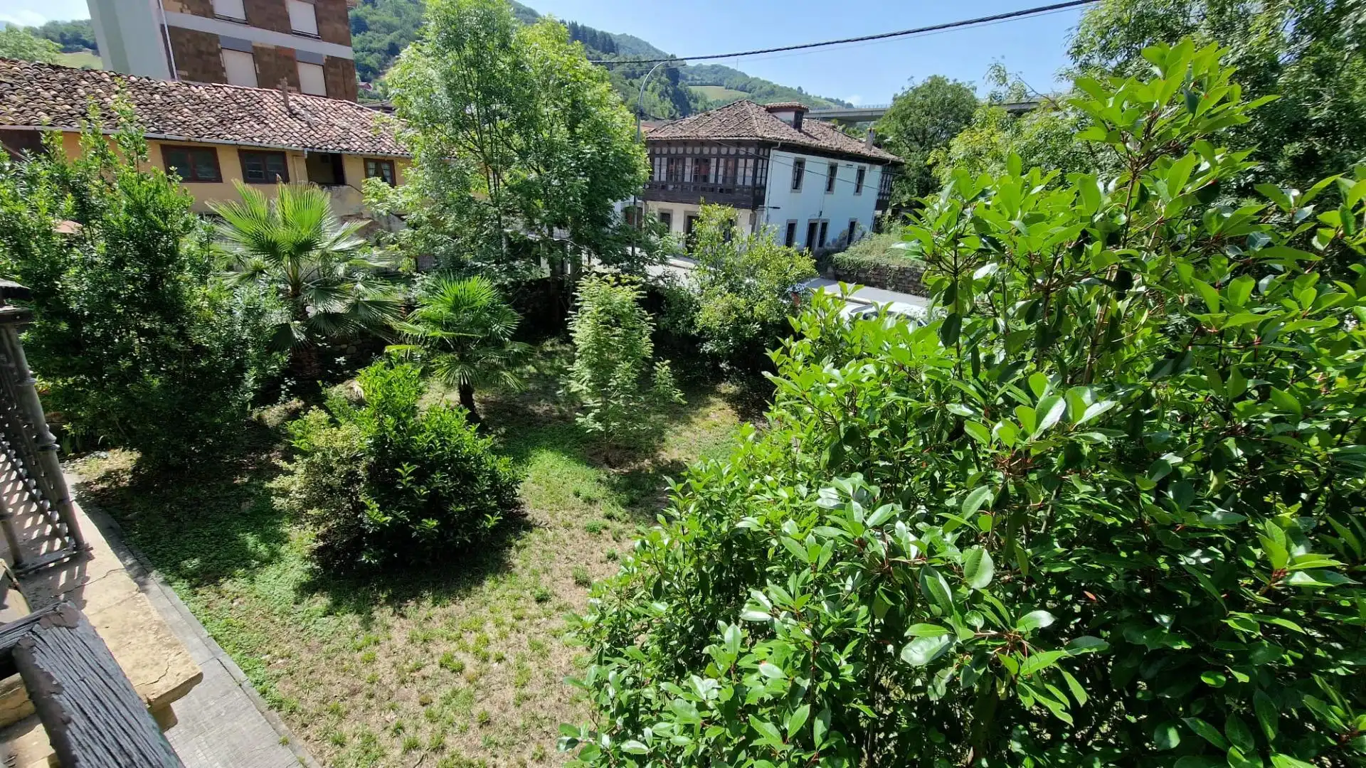 Jardí de Finca rústica en venda en Lena amb Jardí privat, Terrassa i Balcó