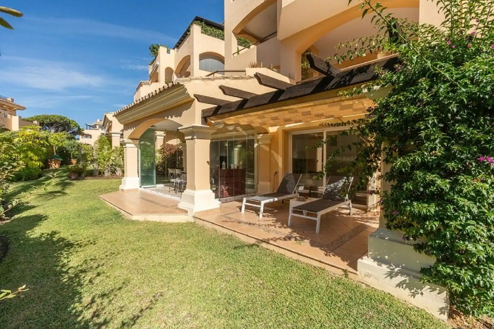 Jardí de Apartament en venda en Marbella amb Aire condicionat, Terrassa i Piscina