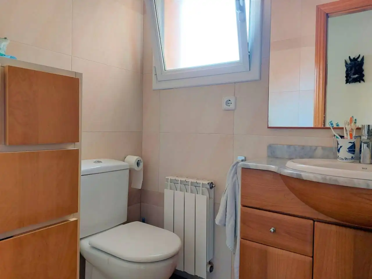 Baño de Piso de alquiler en Vilanova i la Geltrú con Aire acondicionado, Calefacción y Terraza