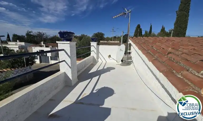 Vista exterior de Casa o xalet en venda en Roses amb Calefacció, Jardí privat i Traster