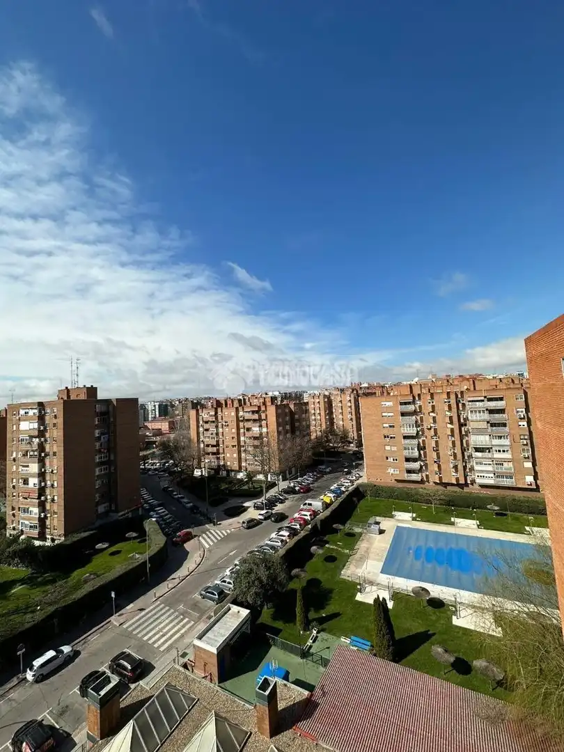 Vista exterior de Piso en venta en Fuenlabrada con Terraza y Piscina comunitaria