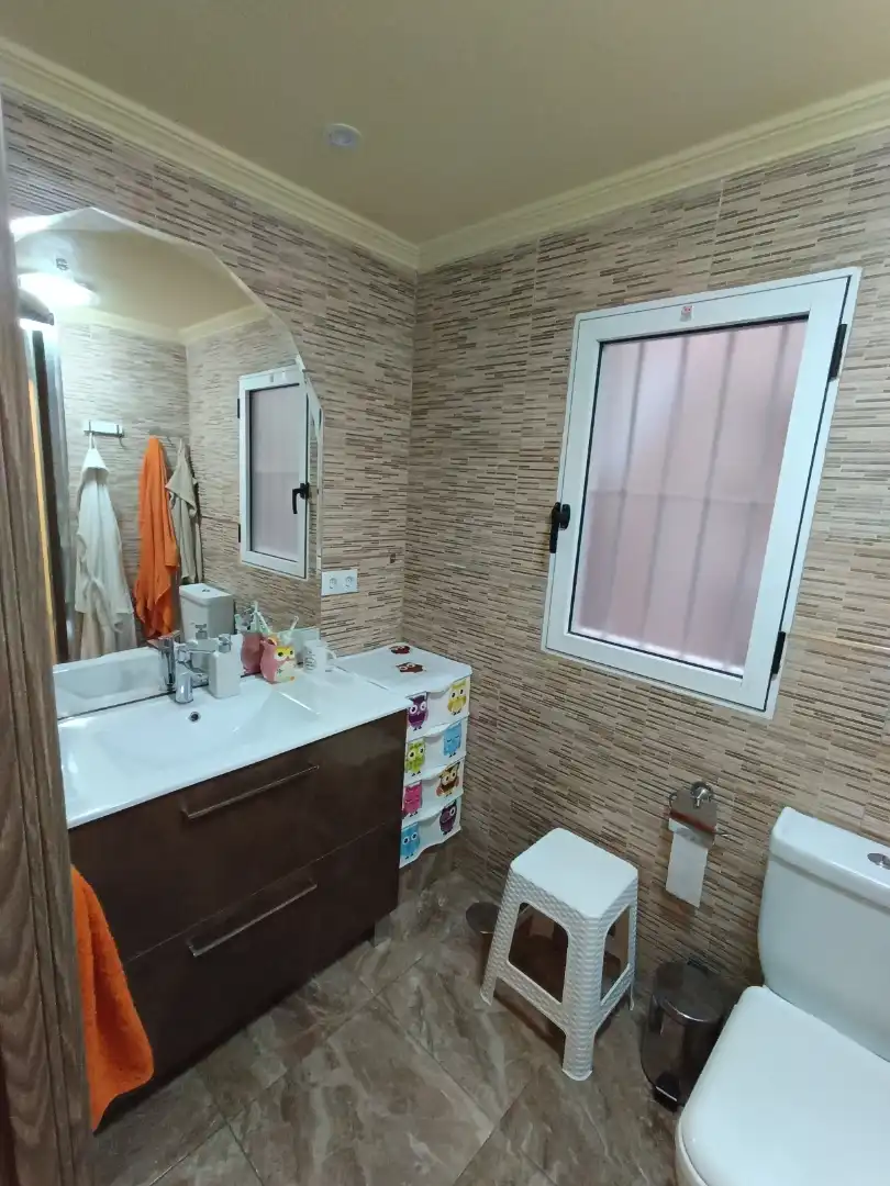 Baño de Piso en venta en Alicante / Alacant con Aire acondicionado, Amueblado y Horno
