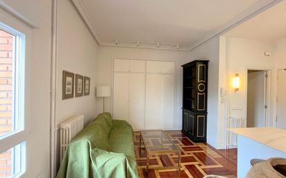 Living room of Apartment to rent in  Madrid Capital  with Air Conditioner, Heating and Parquet flooring