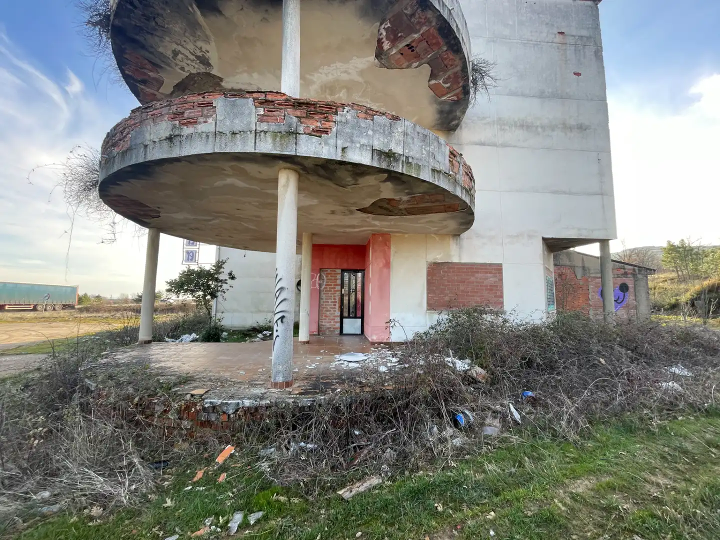 Vista exterior de Edificio en venta en Otero de Bodas