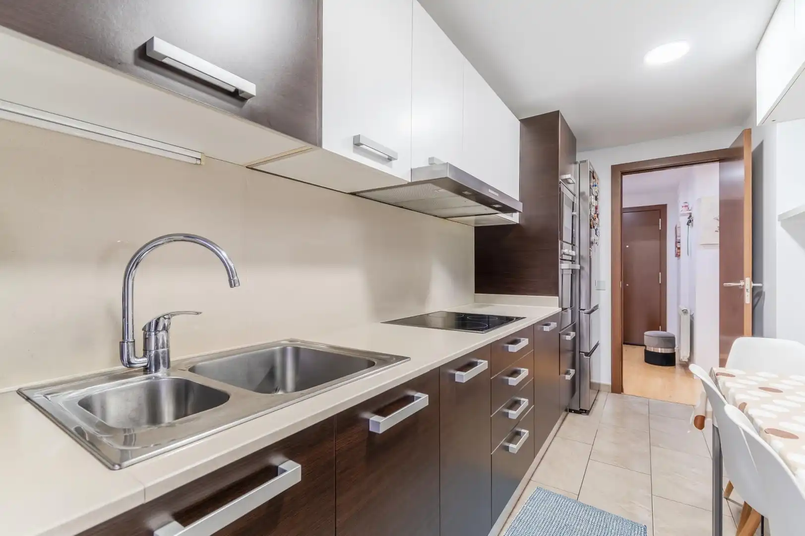 Küche von Wohnung zum Verkauf in Salt mit Klimaanlage, Heizung und Terrasse