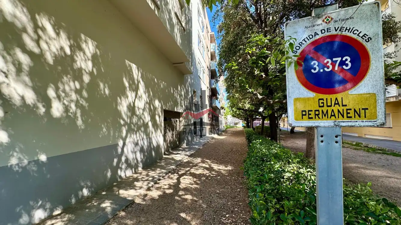 Parking of Commercial properties for sale in Figueres