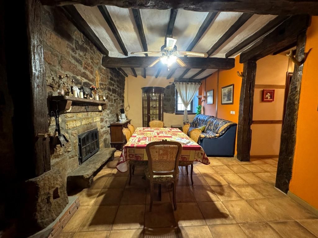 Menjador de Casa o xalet en venda en Arenas de Iguña amb Calefacció, Jardí privat i Terrassa