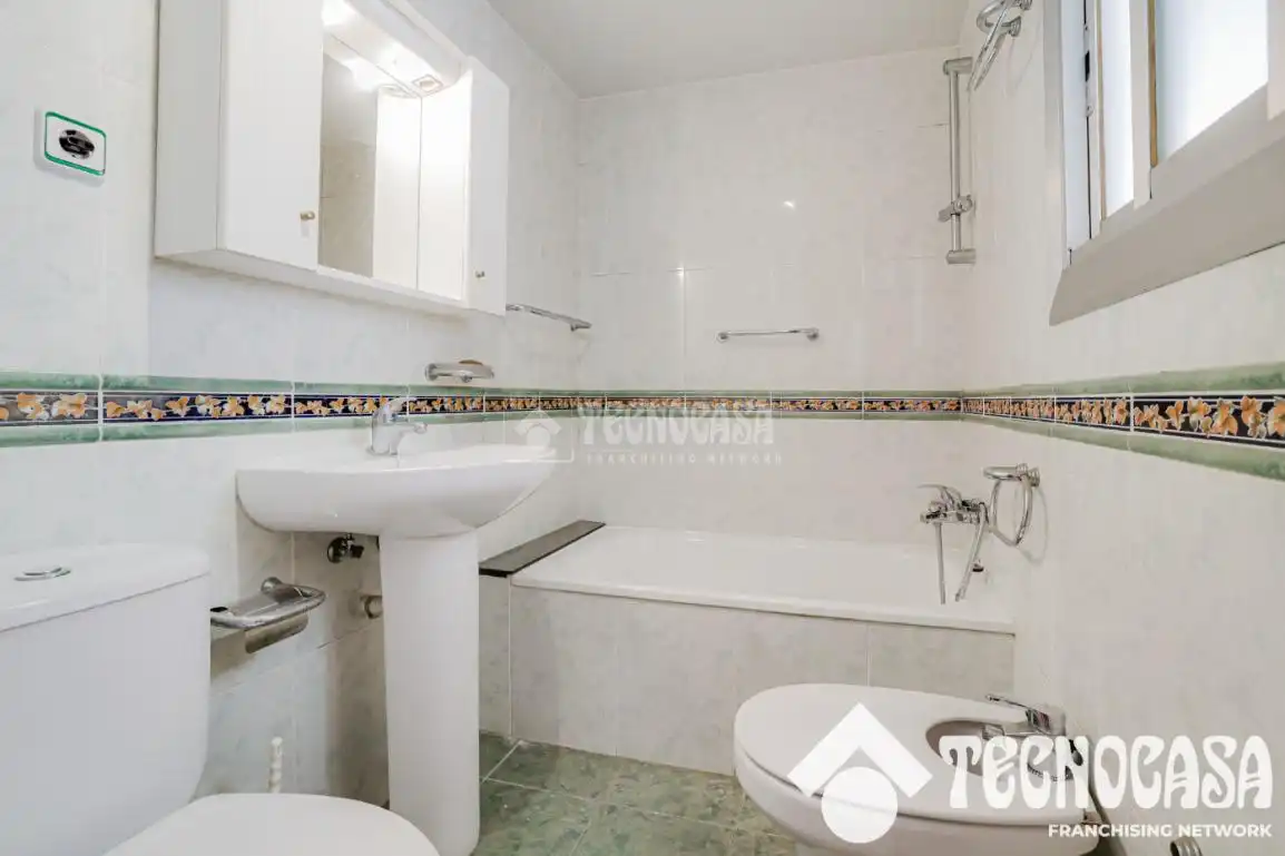 Bany de Casa o xalet en venda en Barcelona amb Jardí privat i Terrassa
