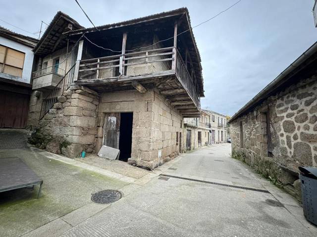 Casa-chalet en Venta en Toén