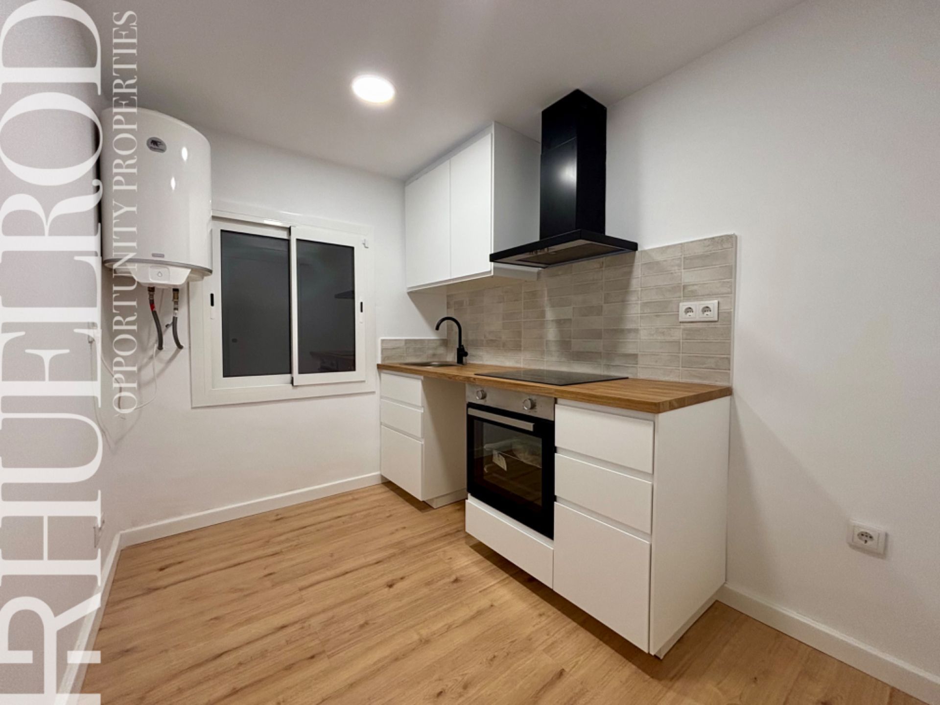 Cuina de Planta baixa en venda en Mataró amb Parquet, Terrassa i Forn