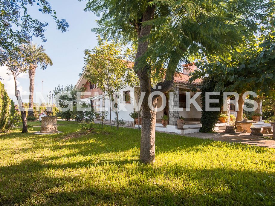 Vista exterior de Casa o xalet en venda en Castellón de la Plana / Castelló de la Plana amb Calefacció, Jardí privat i Terrassa