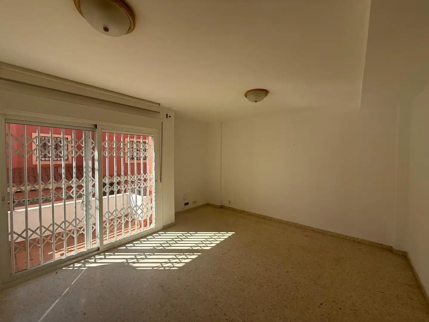 Habitación de Casa adosada en venta en Algeciras con Jardín privado y Piscina comunitaria