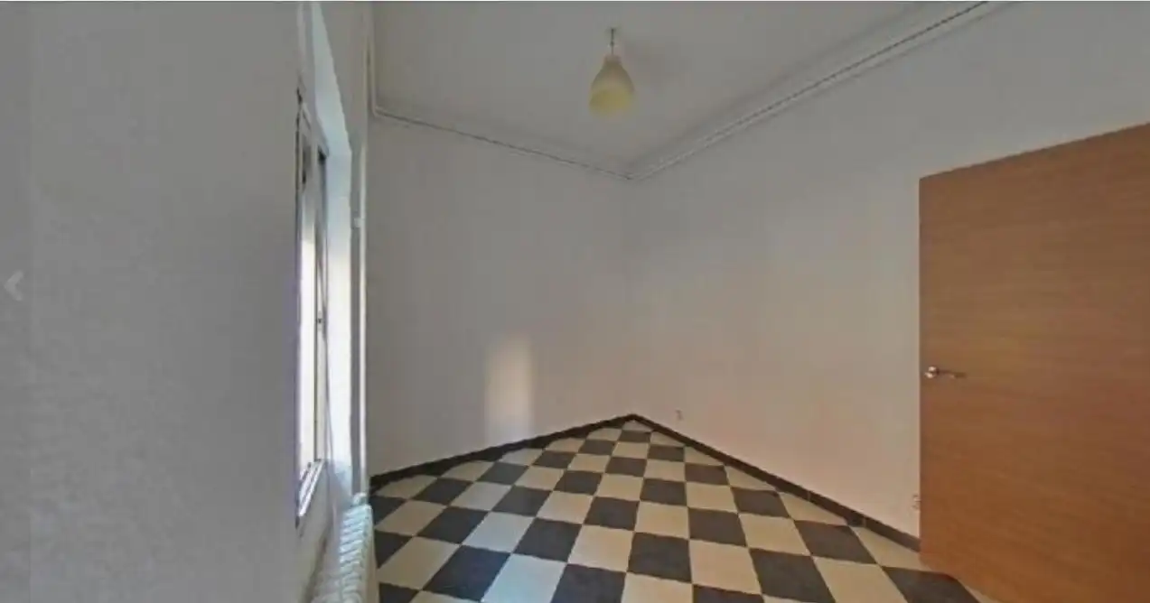 Habitación de Planta baja en venta en Madrid