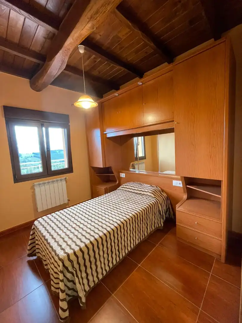 Habitación de Finca rústica de alquiler en Tineo con Calefacción, Jardín privado y Parquet