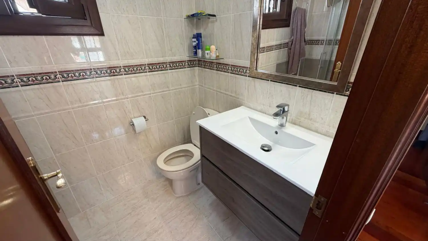 Badezimmer von Einfamilien-Reihenhaus zum Verkauf in Argoños  mit Heizung und Terrasse