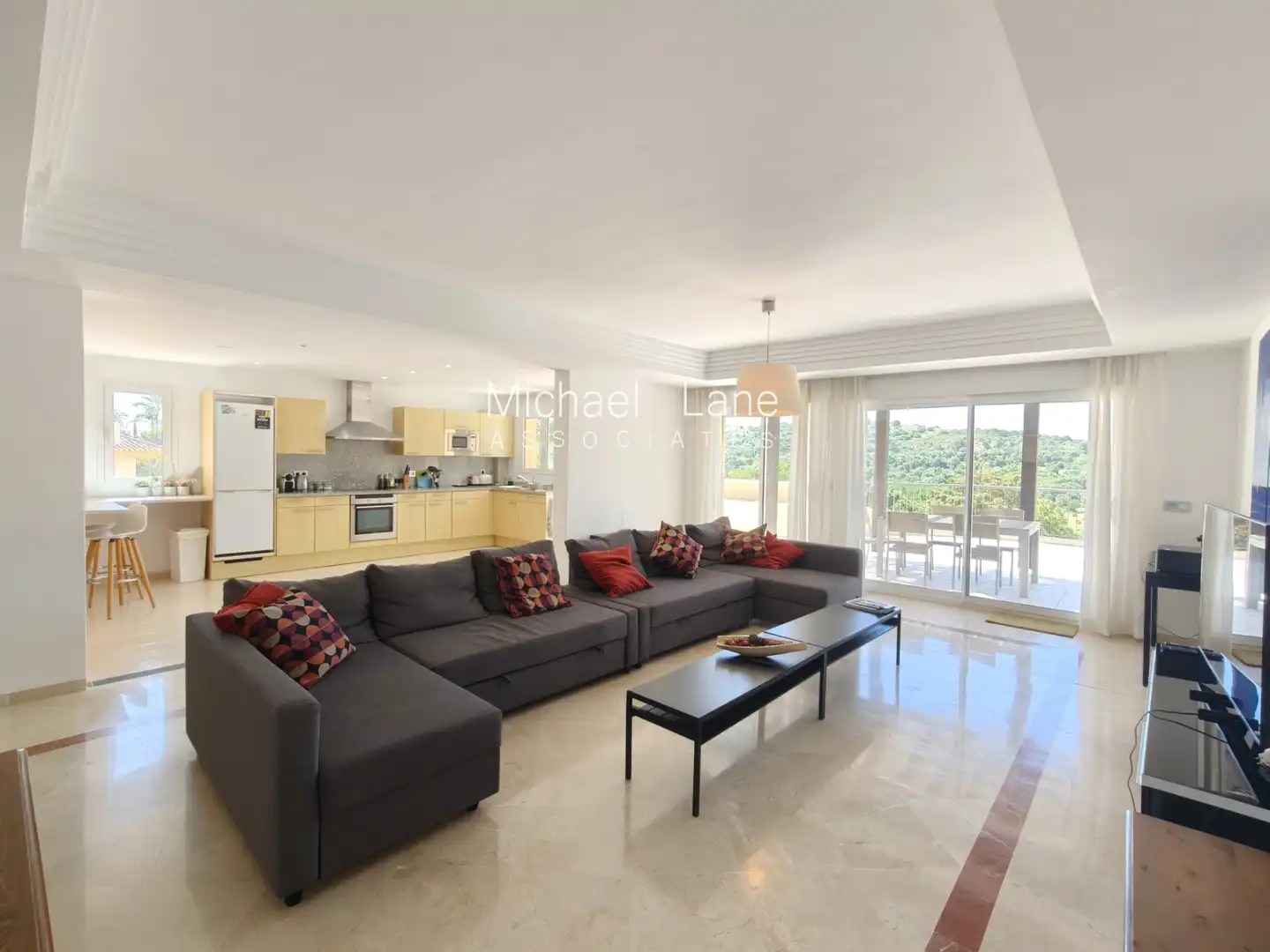 Sala de estar de Piso en venta en Sotogrande con Aire acondicionado, Calefacción y Terraza