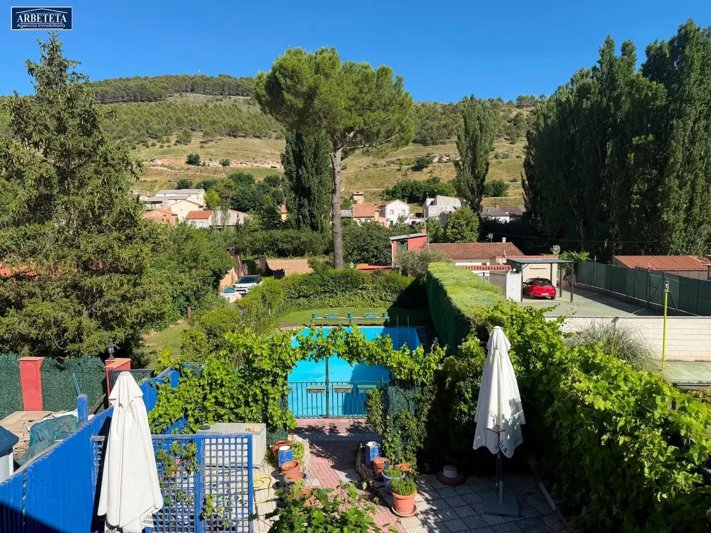 Schwimmbecken von Einfamilien-Reihenhaus zum Verkauf in Centenera mit Heizung, Privatgarten und Schwimmbad