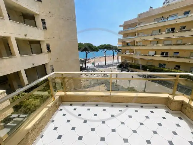 Flat with terrace for sale in Passeig Marítim 142, imagen 2