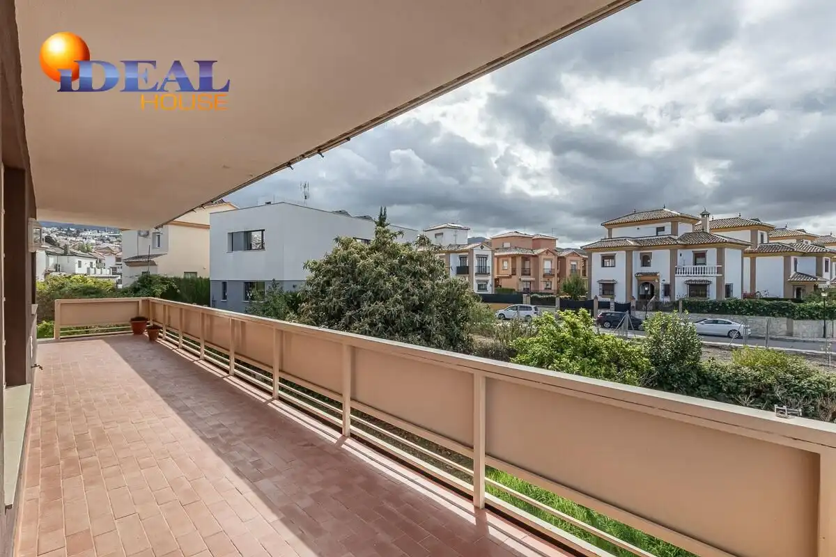 Casa con terrazza in vendita a Avenida HUETOR VEGA, imagen 5