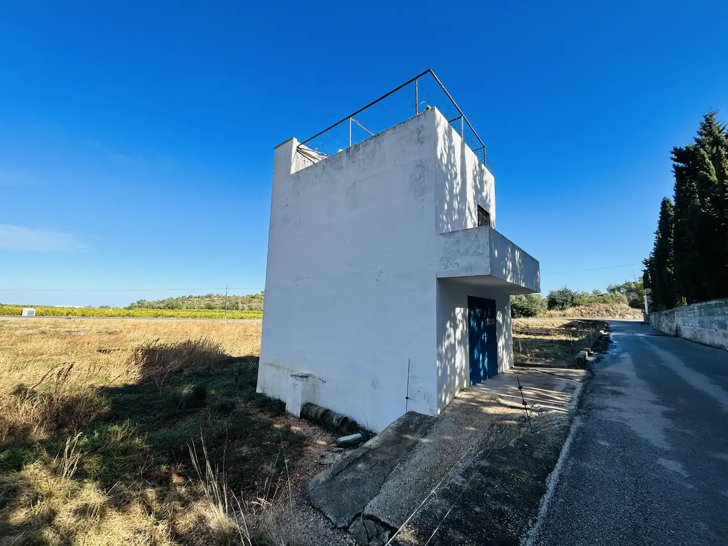 Vista exterior de Casa o xalet en venda en Oliva amb Jardí privat i Terrassa