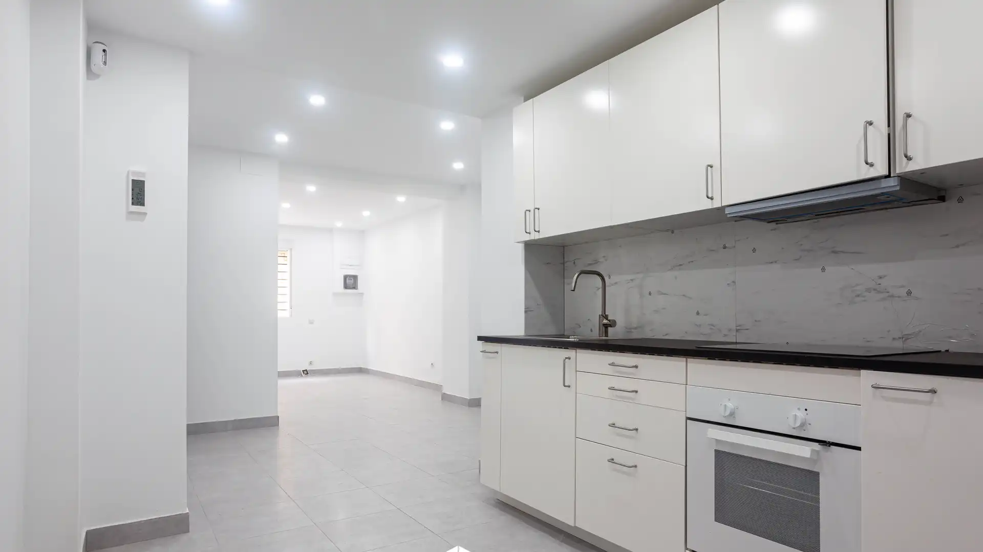 Planta baixa en venda a Carrer de Sugranyes, Sants-Badal, Sants - Montjuïc