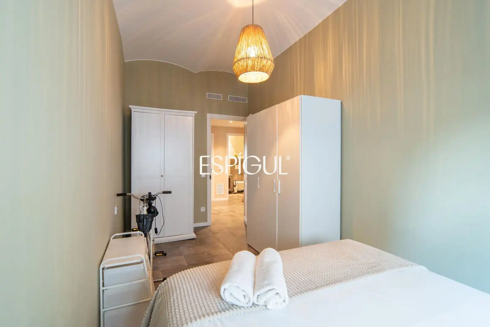 Schlafzimmer von Wohnung zum Verkauf in Girona mit Klimaanlage, Heizung und Terrasse