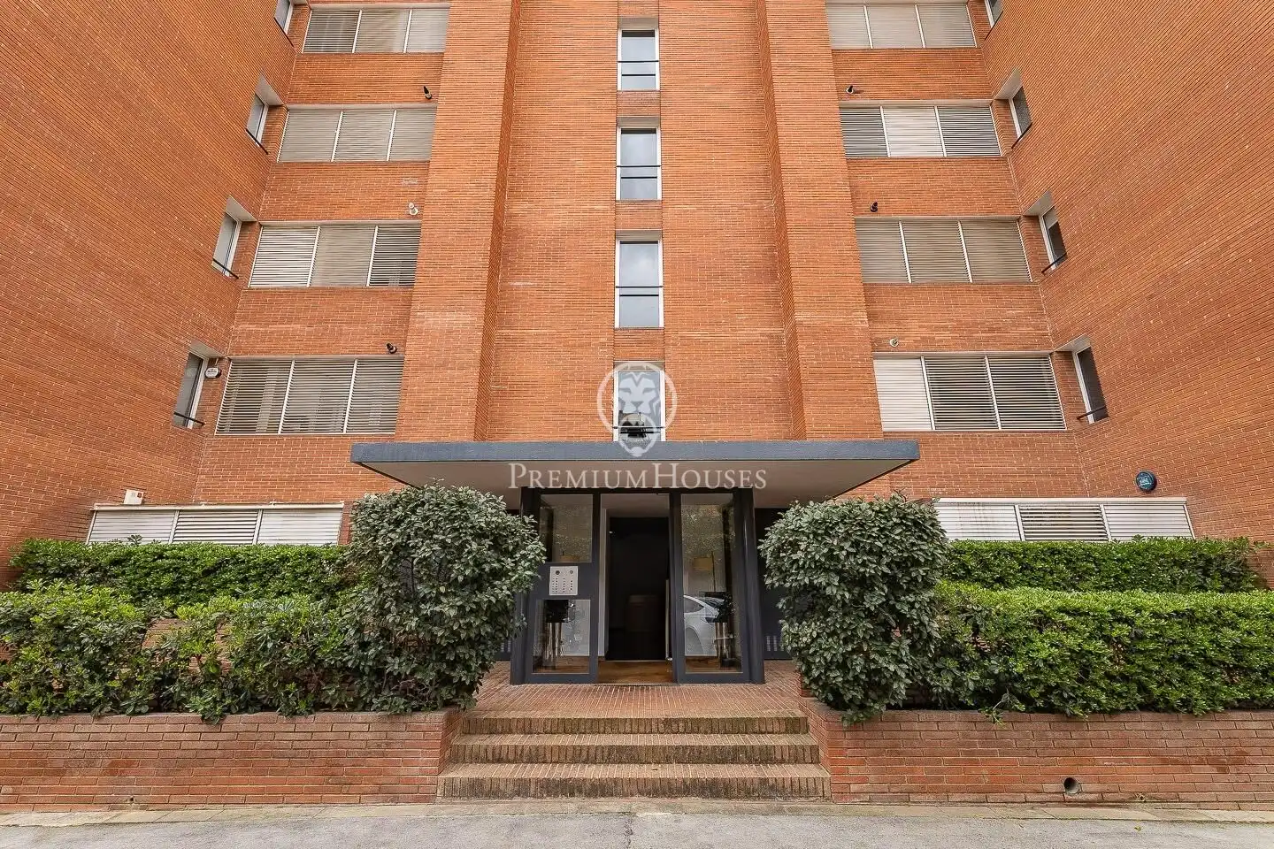Exterior view of Flat for sale in Esplugues de Llobregat  with Air Conditioner, Heating and Private garden