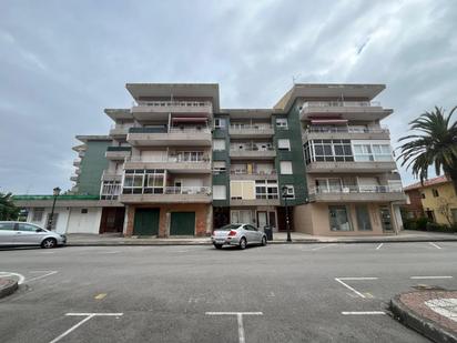 Außenansicht von Wohnung zum verkauf in Colindres mit Terrasse, Abstellraum und Balkon