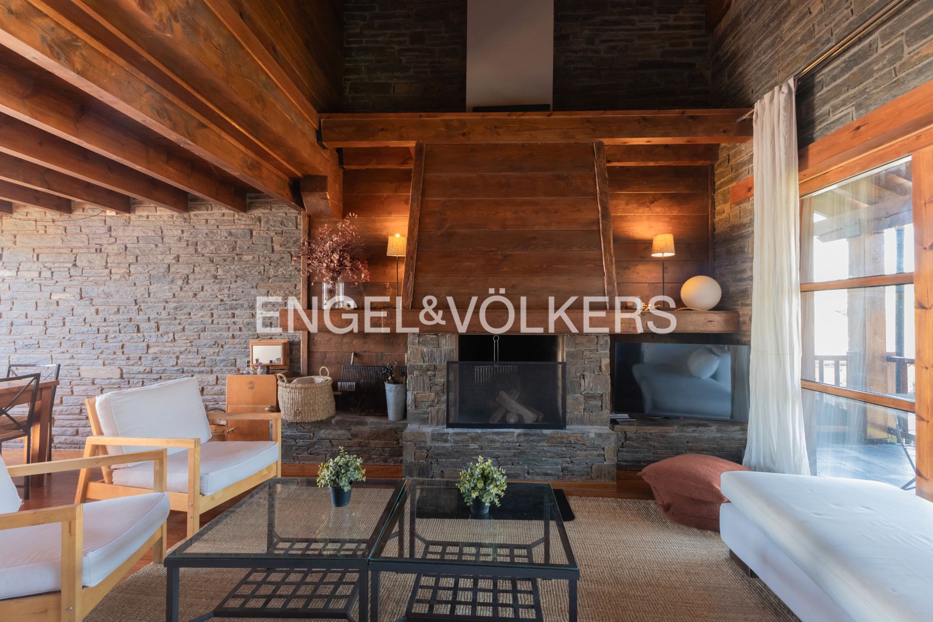 Living room of Single-family semi-detached for sale in Guils de Cerdanya  with Heating, Parquet flooring and Terrace