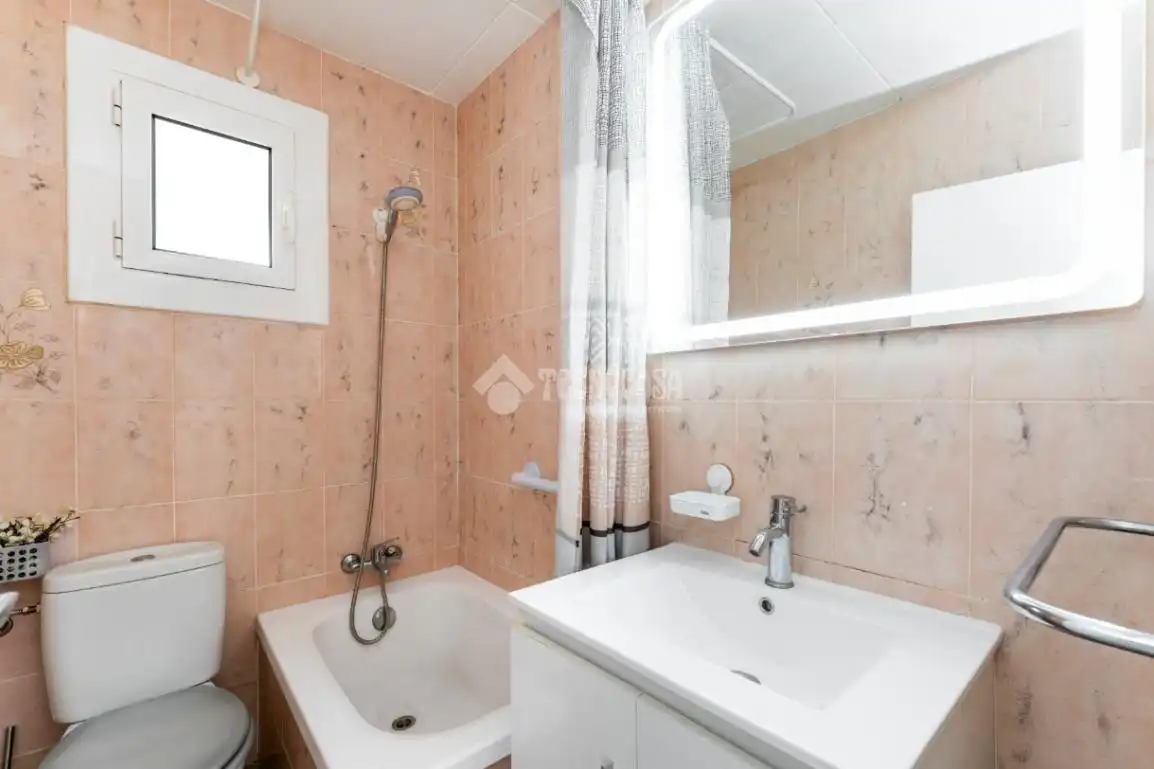 Bathroom of Flat for sale in Cornellà de Llobregat  with Air Conditioner