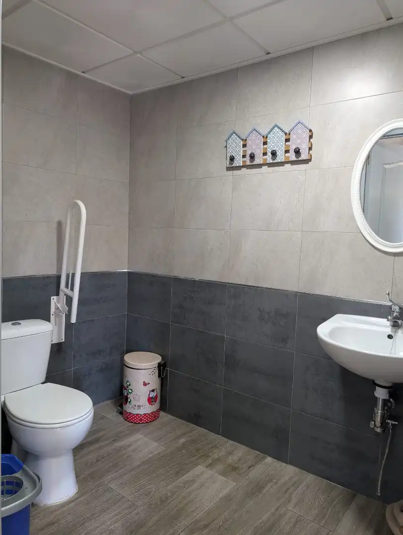 Badezimmer von Geschaftsraum zur Miete in Málaga mit Klimaanlage, Heizung und Möbliert