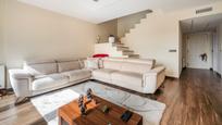 Sala de estar de Casa adosada en venta en Coslada con Aire acondicionado, Terraza y Piscina