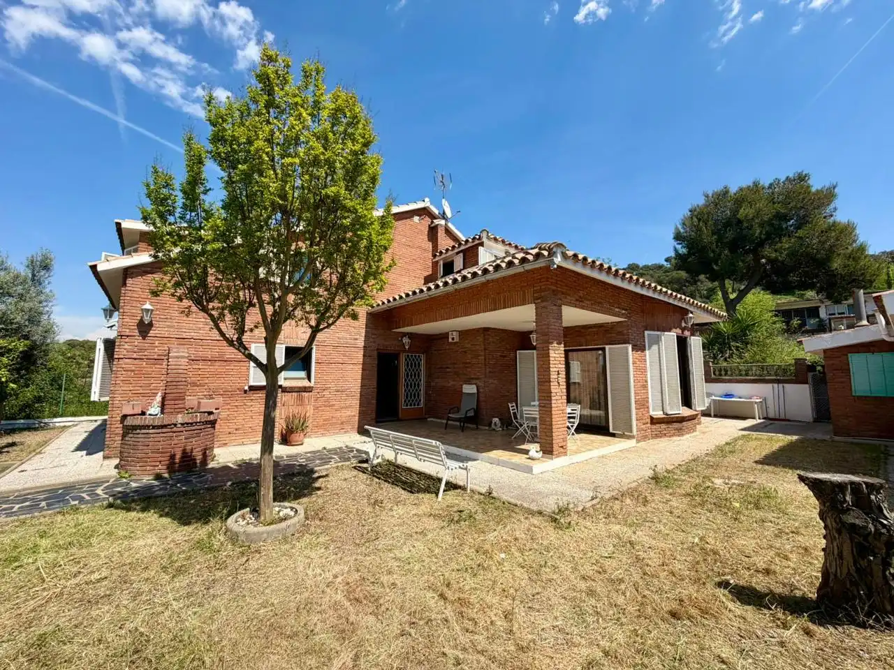 Vista exterior de Casa o xalet en venda en Montcada i Reixac amb Aire condicionat, Calefacció i Jardí privat
