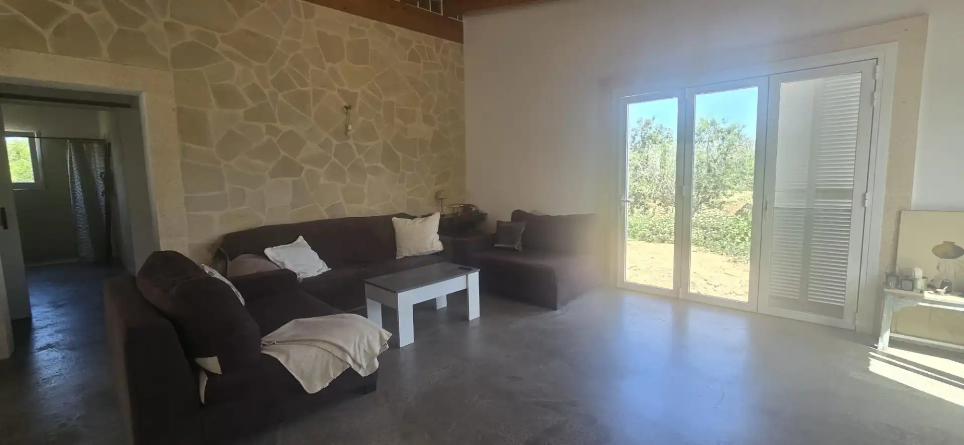 Wohnzimmer von Country house zum Verkauf in Santanyí mit Klimaanlage, Privatgarten und Terrasse